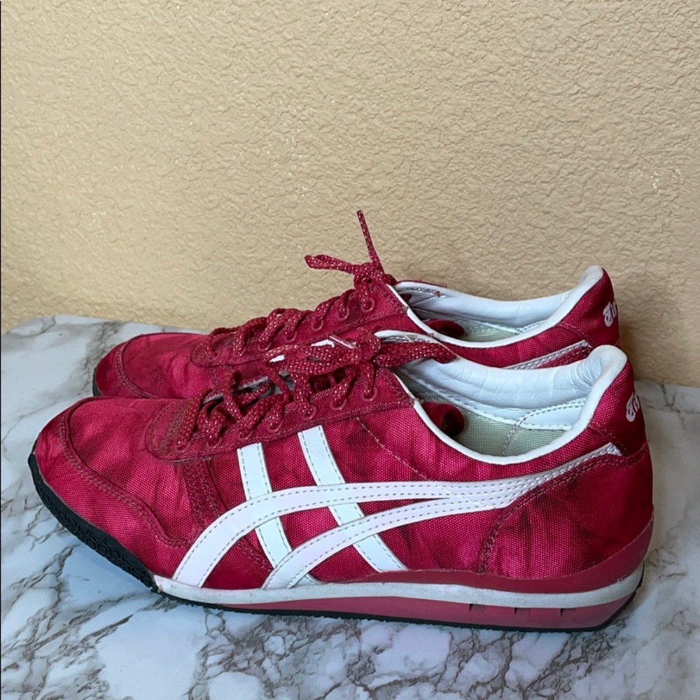 Women’s Onitsuka Tiger by Asics Fuschia size 9